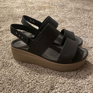 Crocs Brooklyn Low Wedge Sandal size 8